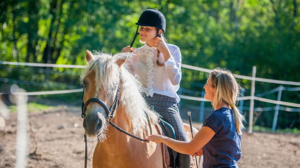 How to Choose the Right Horseback Riding Instructor for Kids