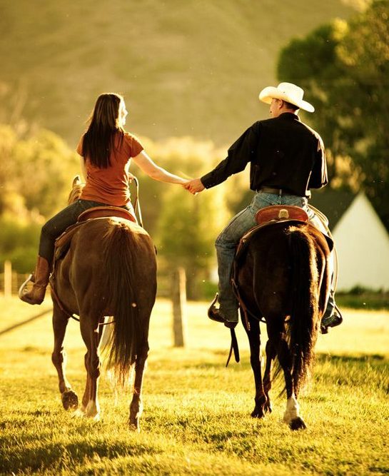 Horseback Riding for Couples: Tips for a Romantic Ride